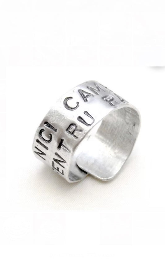 Adjustable ring band